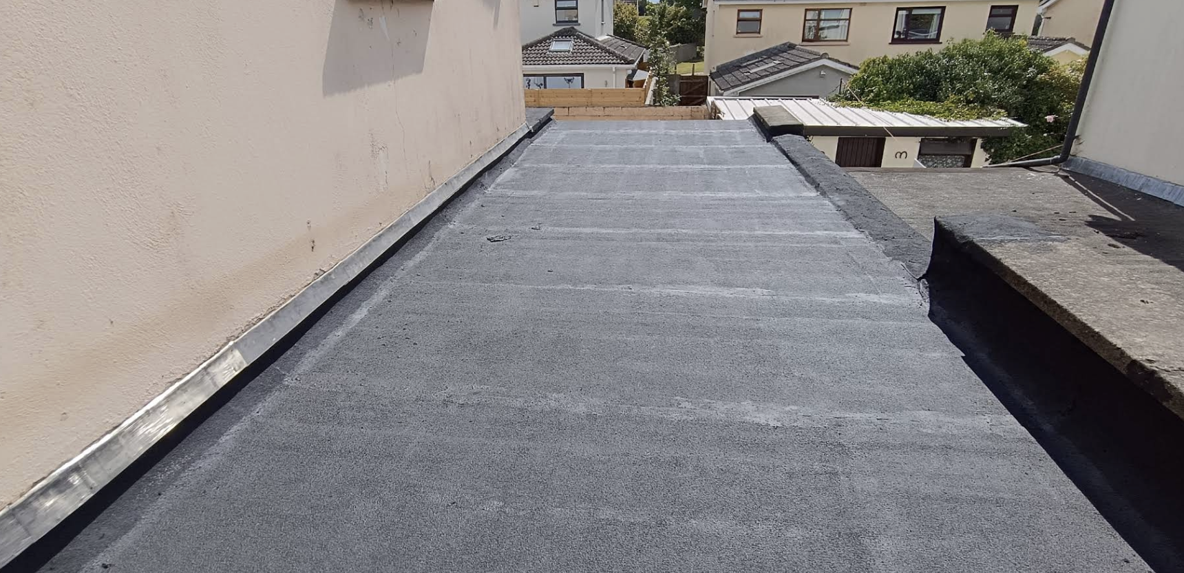 Flat roof installation